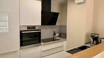 Kühlschrank, Ofen, Herdplatte, Geschirrspüler