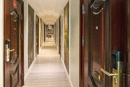 Interior. Lvsenlingongyu