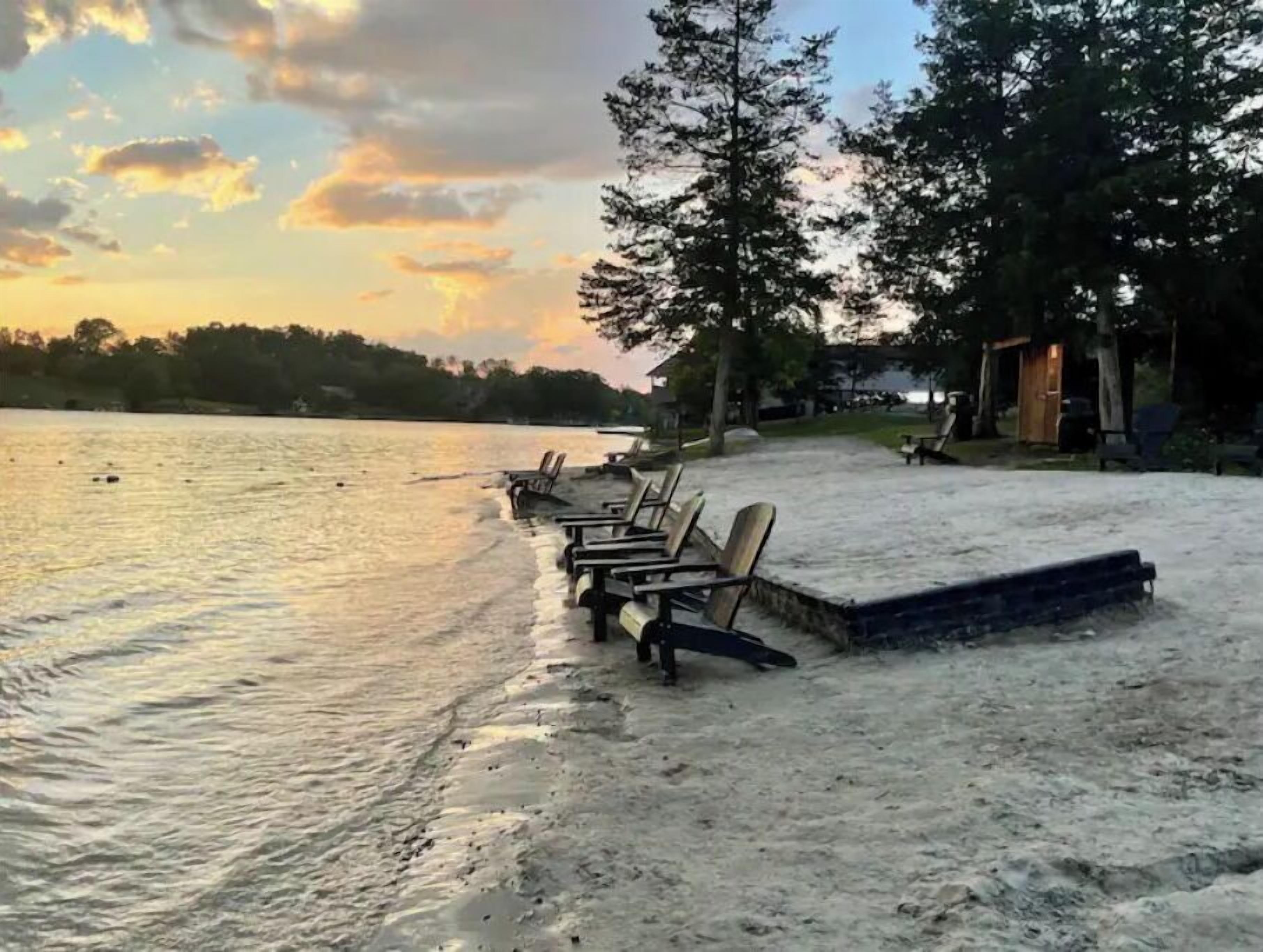 Espreguiçadeiras, toalhas de praia 