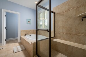 Bathtub - GORGEOUS, SPACIOUS HOME IN POOL/RESORT CMMTY-  41235 Gloucester, Rehoboth ,DE (Rehoboth Beach)