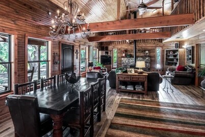 Seclusive ranch house with pond.