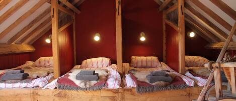 3 bedrooms, travel cot, WiFi, bed sheets