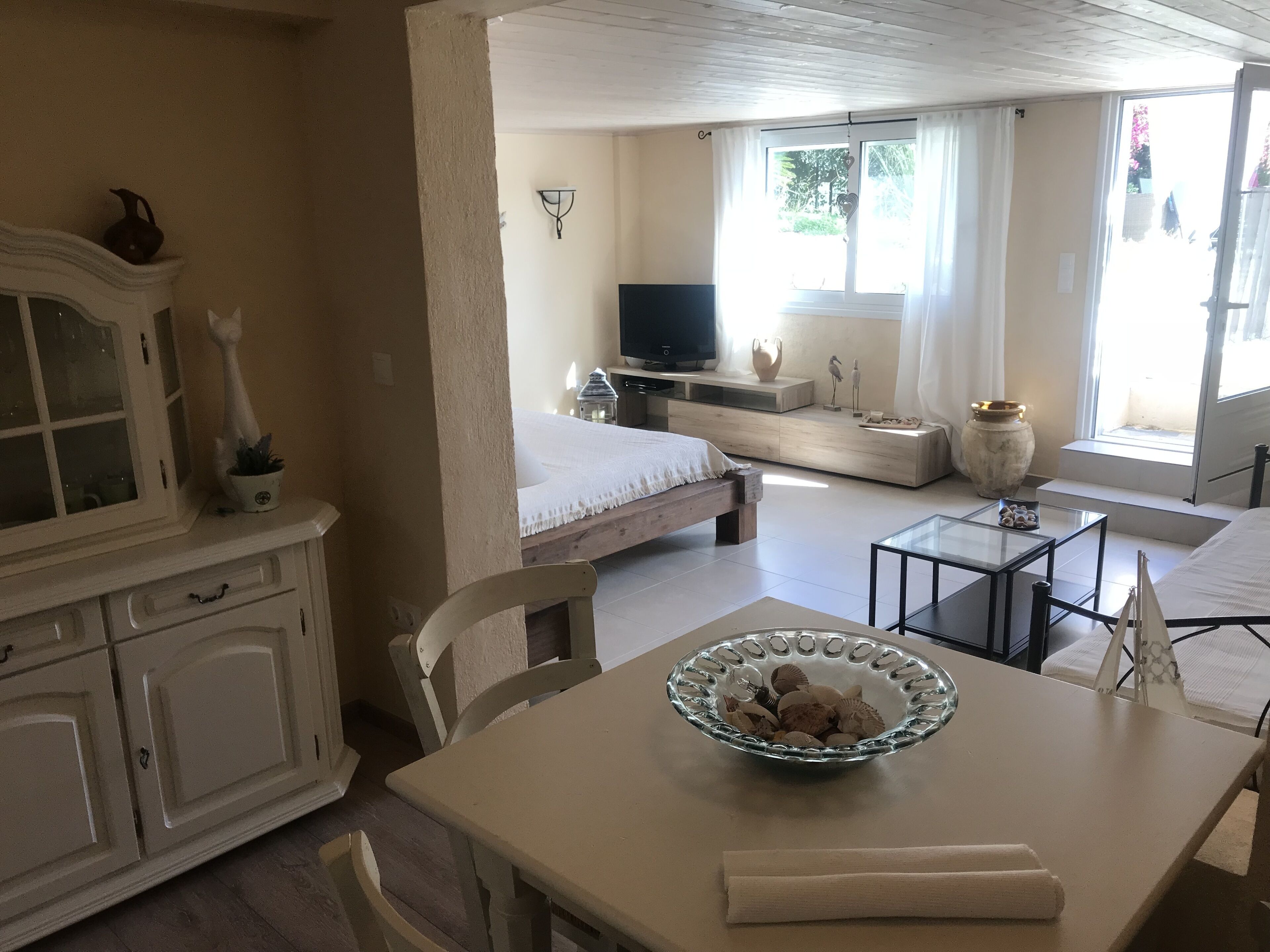 3 makuuhuonetta, tallelokero huoneessa, silitysrauta/-lauta, Wi-Fi