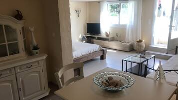 3 makuuhuonetta, tallelokero huoneessa, silitysrauta/-lauta, Wi-Fi