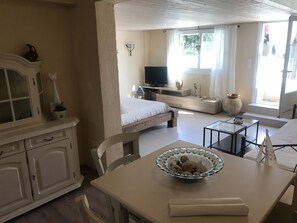 3 makuuhuonetta, tallelokero huoneessa, silitysrauta/-lauta, Wi-Fi