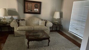 Interior - Cozy and quiet neighborhood a minutes from shopping (Garland)