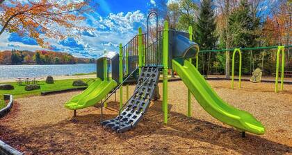 Cozy Comfort, AC, Wi-Fi, TV, Deck, BBQ, 4min walk to pool, close to water park