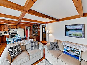 Smart TV, books - Nest On Mount Desert Isle w Beach - 8 Mi to Acadia (Mt Desert)