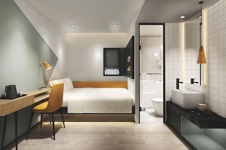 Room. 100 Inn (Wuhan Optics Valley Geoscience University)