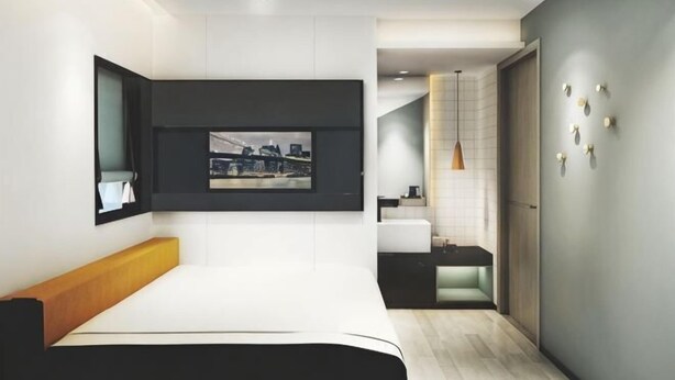 A modern bedroom with a bed, a mounted TV, and a cityscape view. - 100 Inn (Wuhan Optics Valley Geoscience University) (Wuhan)