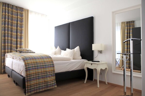 1 chambre, bureau, fer et planche à repasser, Wi-Fi
