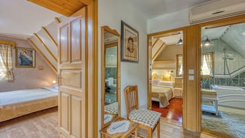 3 bedrooms, laptop workspace, iron/ironing board, free WiFi