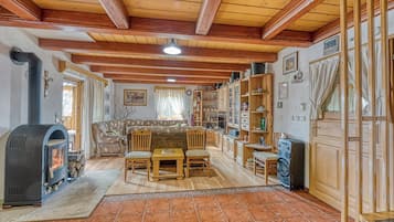 TV, fireplace, table tennis, stereo