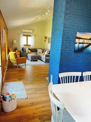 Smart TV, video games, table tennis, books - Remodeled Lake House Featuring Sauna, Sleeps 12 (Muskegon)
