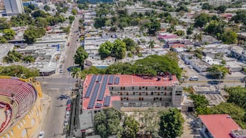 Vista frontal de la propiedad