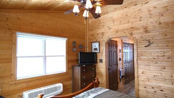 3 chambres, bureau, fer et planche Ă repasser, lit parapluie