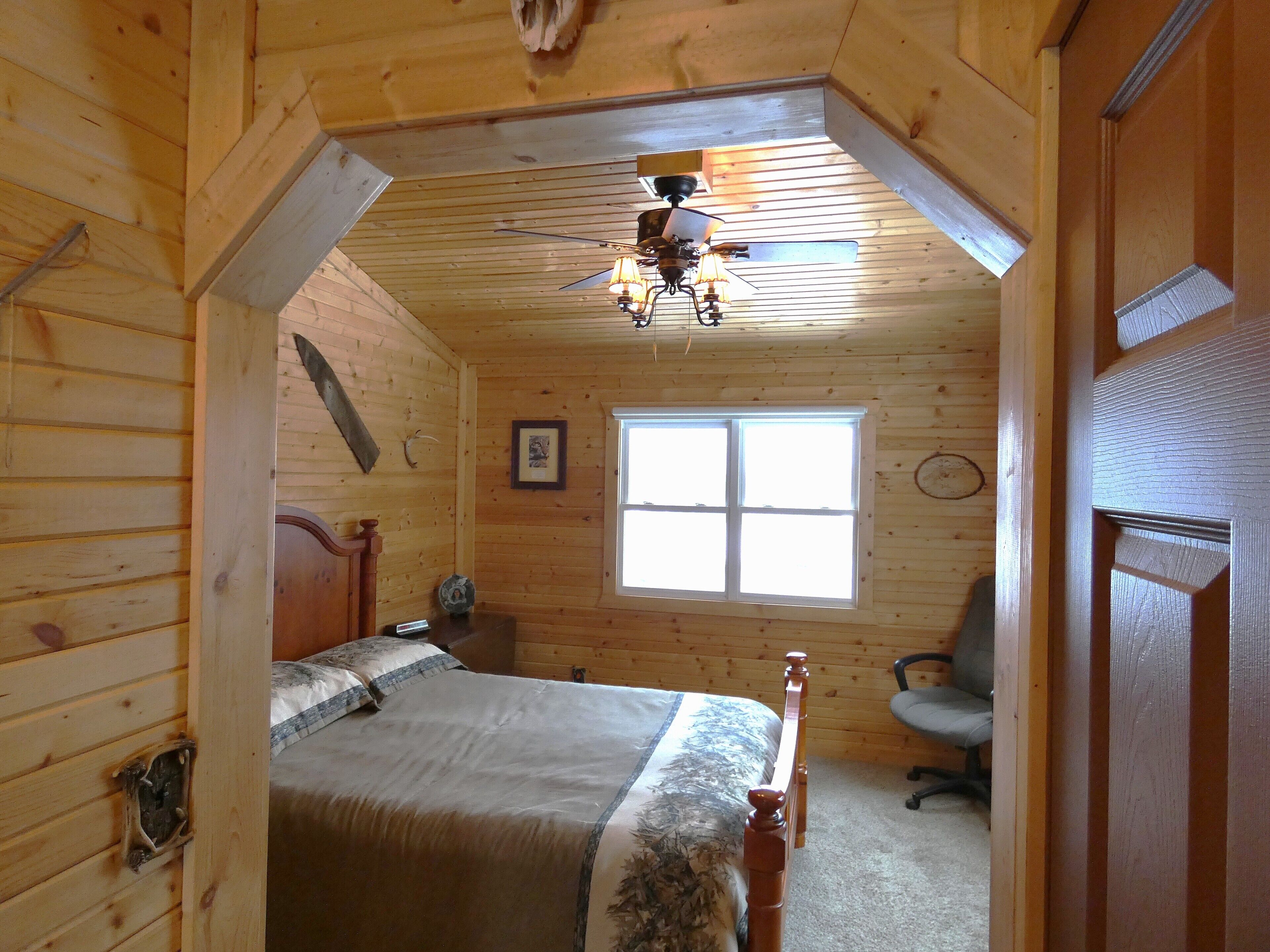 3 bedrooms, desk, iron/ironing board, travel cot