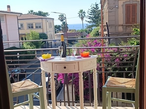 Apartamento, vistas a la ciudad | Balcón