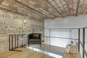 Apartemen Deluks | Setrika/meja setrika, tempat tidur bayi, Wi-Fi gratis, dan seprai linen