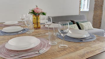 Deluxe Apartment | In-room dining