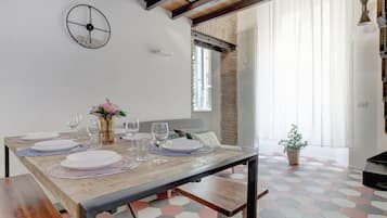 Apartemen Deluks | Area keluarga | Smart TV, Netflix, dan layanan streaming