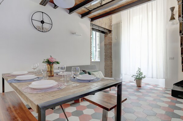 Apartemen Deluks | Area keluarga | Smart TV, Netflix, dan layanan streaming