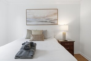3 bedrooms, desk, iron/ironing board, travel cot