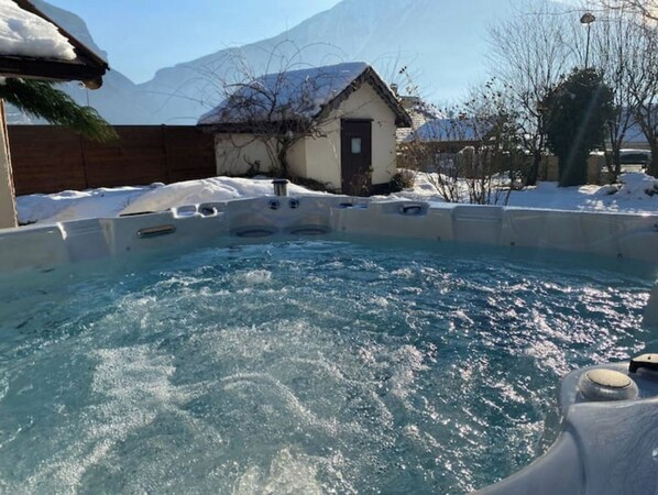 Bain à remous extérieur