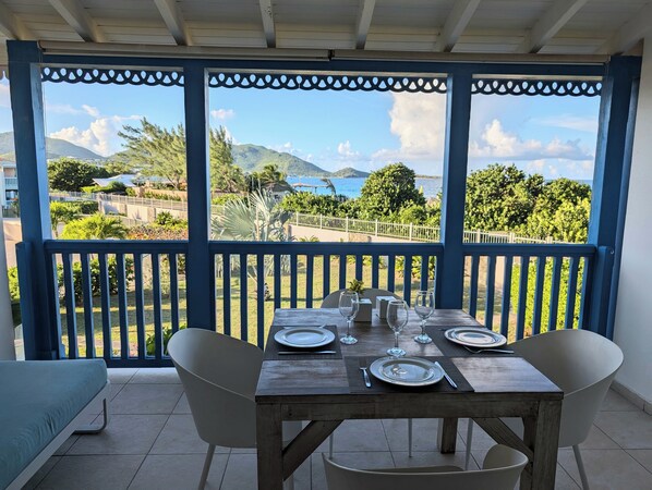 Dining - Orient blue seaview, the sea less than 50m away! (Collectivité de Saint-Martin)