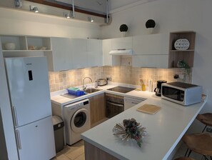 Fridge, microwave, oven, stovetop