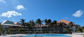 Orient blue seaview, the sea less than 50m away!