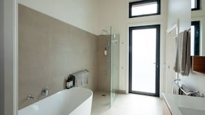 Badewanne, Haartrockner