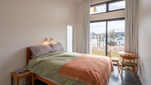 3 makuuhuonetta, silitysrauta/-lauta, ilmainen Wi-Fi, vuodevaatteet