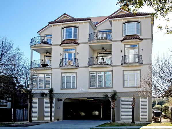 Vila, beberapa kamar | Eksterior