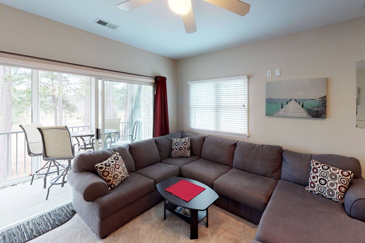 Condo, 2 Bedrooms | Living area