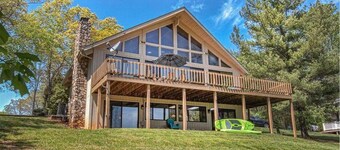Waterfront home with deep water, skiing/tubing coves, firepit, pool table, SUP