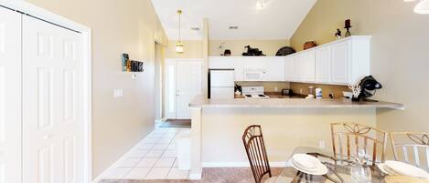 Condo, 3 Bedrooms | Dining