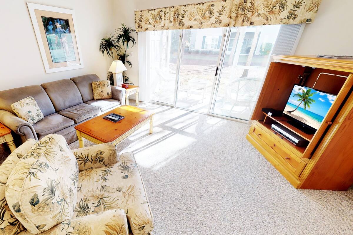 Condo, 2 Bedrooms | Living area