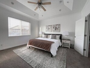 7 slaapkamers, een strijkplank/strijkijzer, reisbedje, wifi