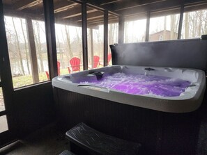 Indoor spa tub