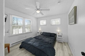 4 bedrooms, desk, iron/ironing board, travel cot