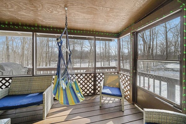 Property grounds - Eagles Nest At Heron Hill Retreat Hot Tub on Lake! (Streetsboro)