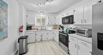 Eagles Nest At Heron Hill Retreat Hot Tub on Lake!