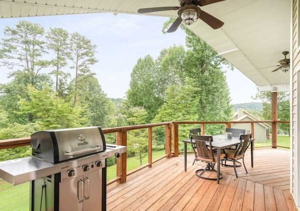 Outdoor dining - 🌟🔅L&D’s Lakeview retreat @ Norris 🔅🌟 (LaFollette)