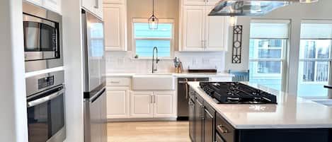 House, 5 Bedrooms | Private kitchen