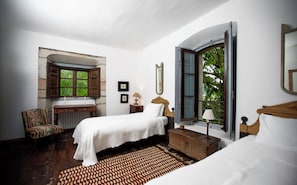 7 chambres, fer et planche à repasser, lit parapluie, Wi-Fi gratuit