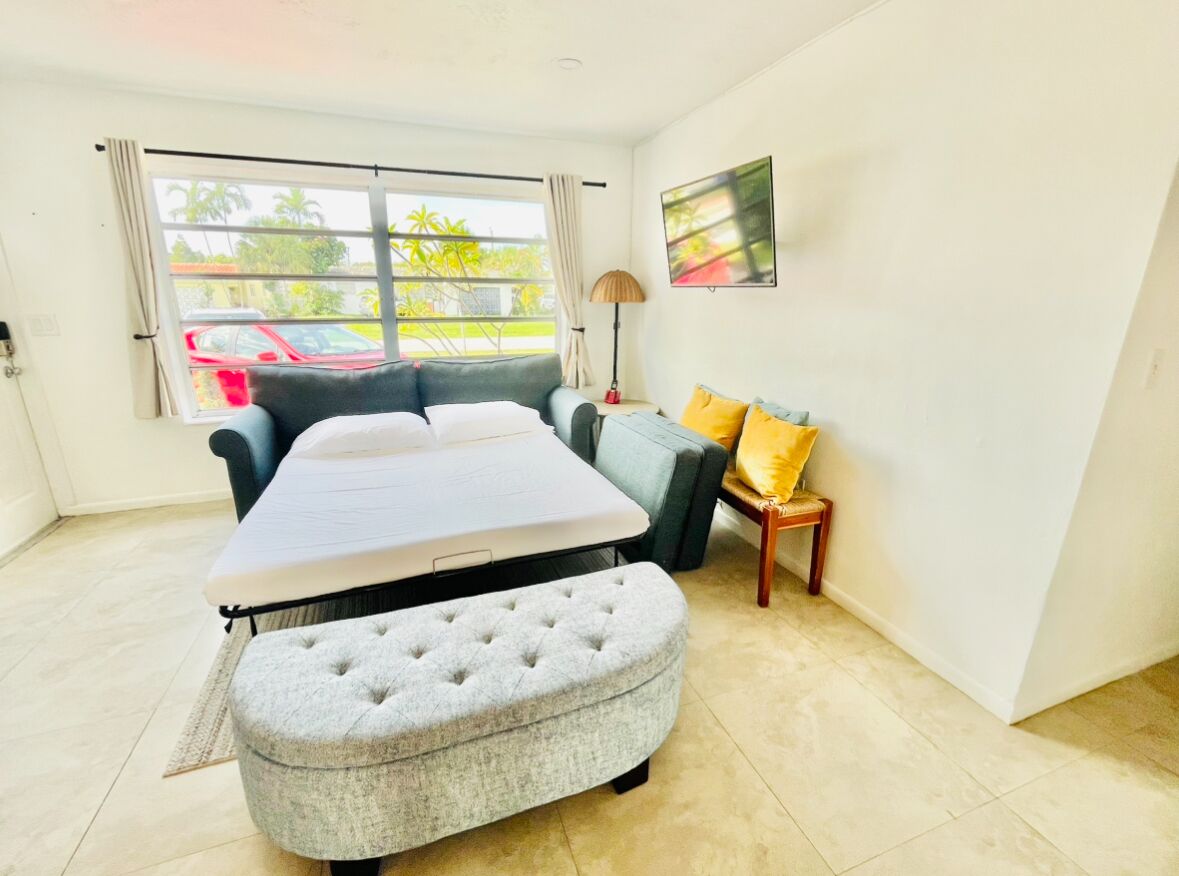 3 bedrooms, desk, iron/ironing board, travel crib