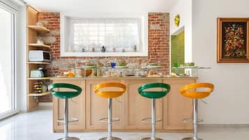 Free daily continental breakfast