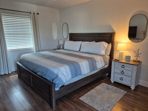 3 chambres, fer et planche à repasser, lit de bébé portatif