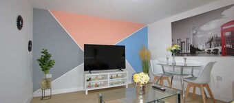 Oasis, Central Self Contained Flat by CozyNest